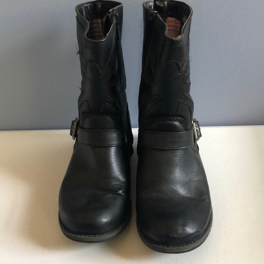 Cherokee girls black boots